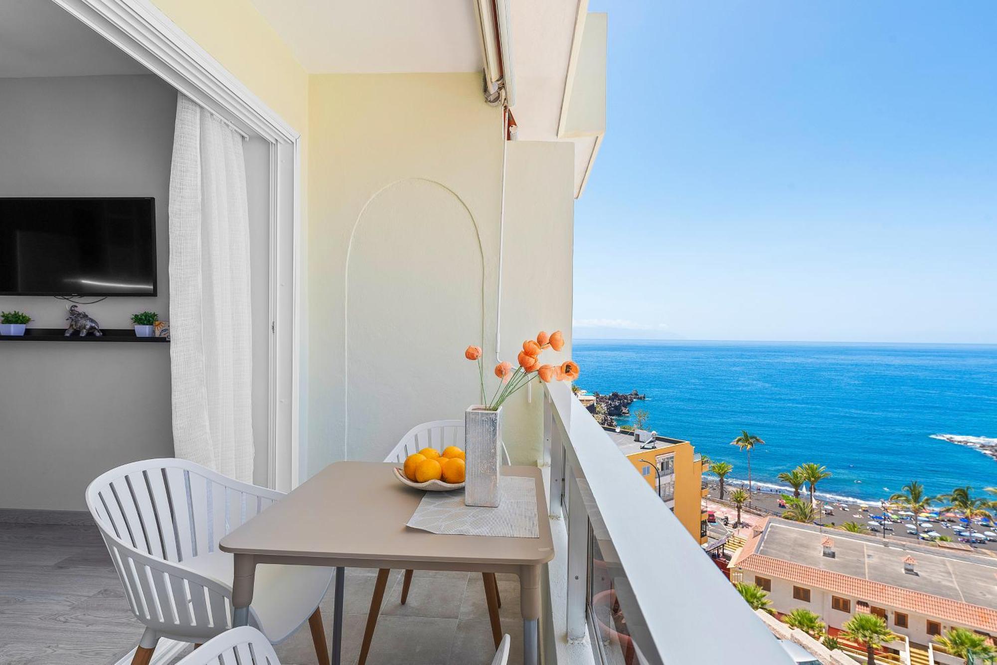 Arenas Negras Playa La Arena, Newly Renovated Apartment Puerto de Santiago  Bagian luar foto