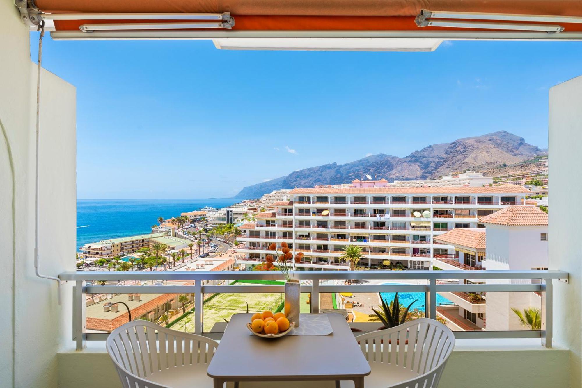 Arenas Negras Playa La Arena, Newly Renovated Apartment Puerto de Santiago  Bagian luar foto