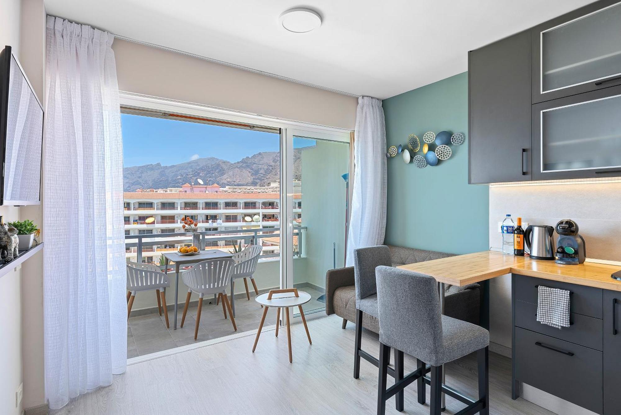 Arenas Negras Playa La Arena, Newly Renovated Apartment Puerto de Santiago  Bagian luar foto