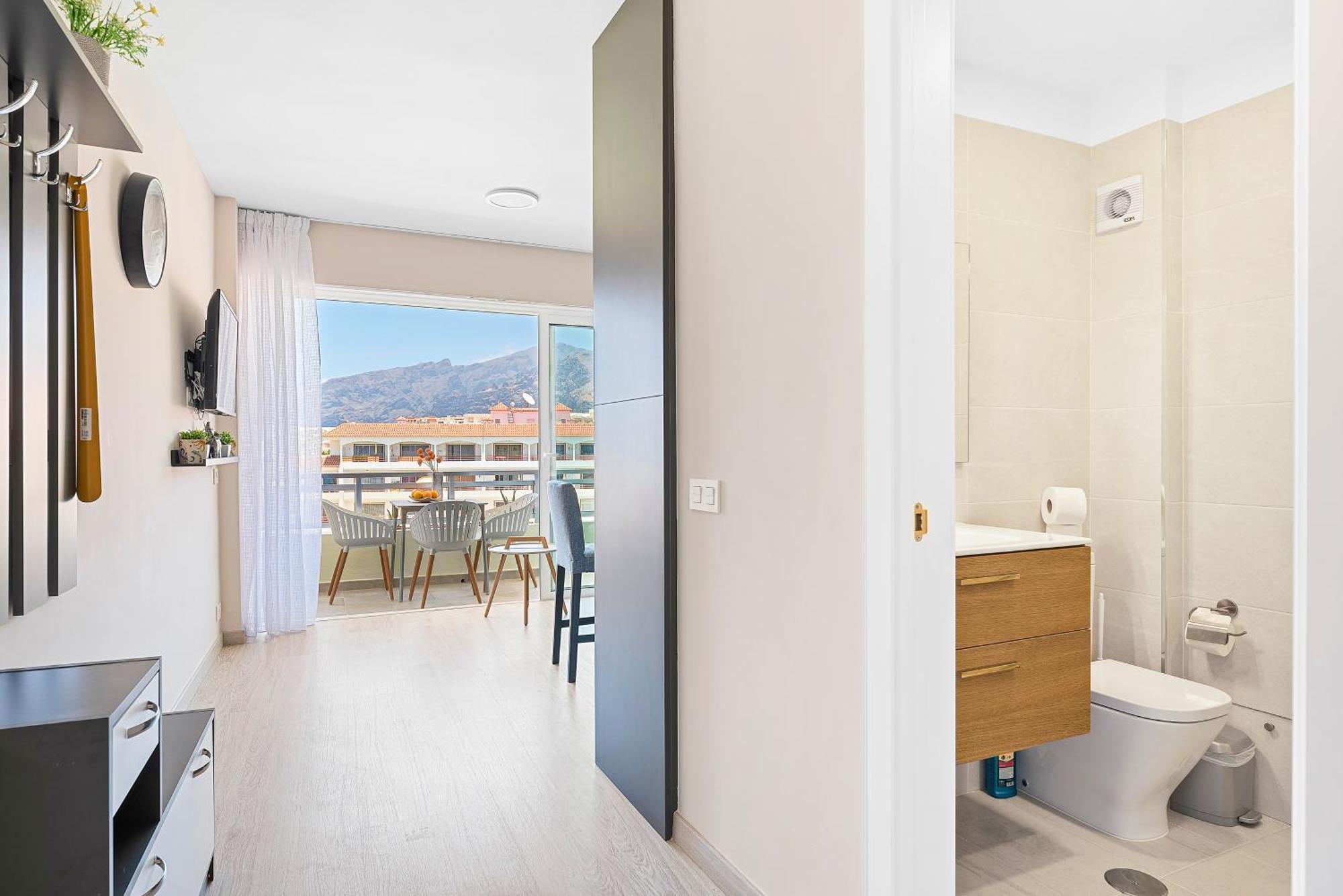Arenas Negras Playa La Arena, Newly Renovated Apartment Puerto de Santiago  Bagian luar foto
