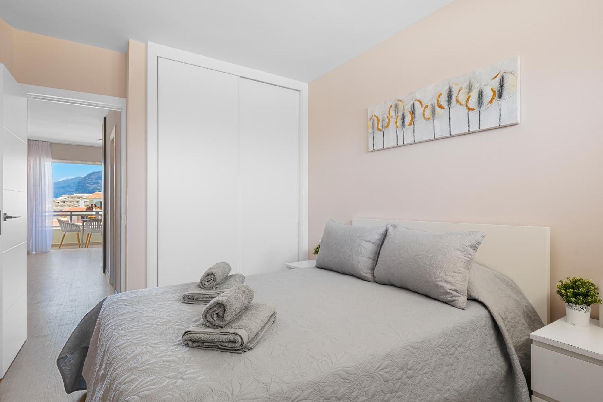 Arenas Negras Playa La Arena, Newly Renovated Apartment Puerto de Santiago  Bagian luar foto